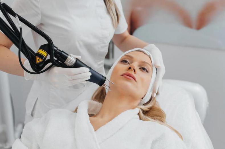 Laserowe leczenie trądziku